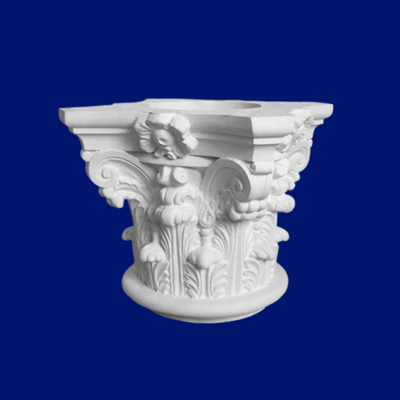 Capitel de columna en escayola con motivos florales y decoración